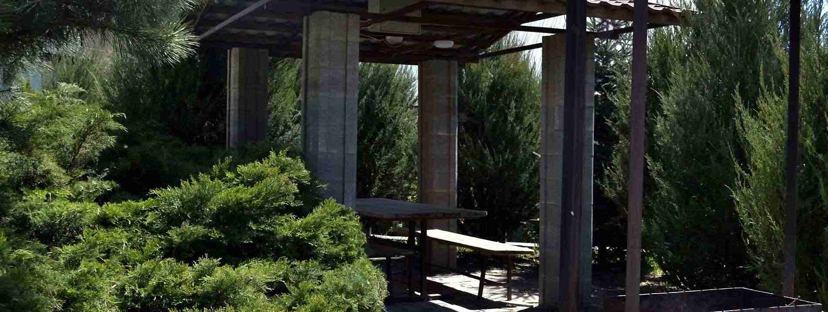 Панорамный вид на горы из усадьбы в Орлином